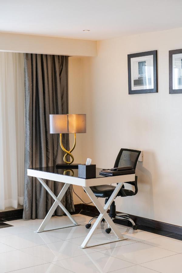 Acacia Premier Hotel Кисуму Екстериор снимка