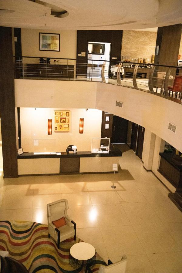 Acacia Premier Hotel Кисуму Екстериор снимка