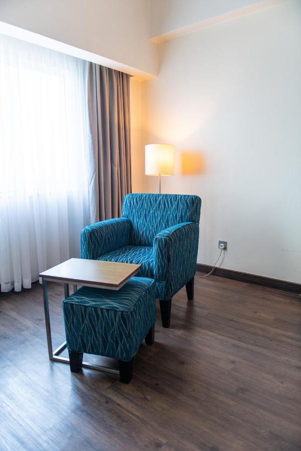Acacia Premier Hotel Кисуму Екстериор снимка