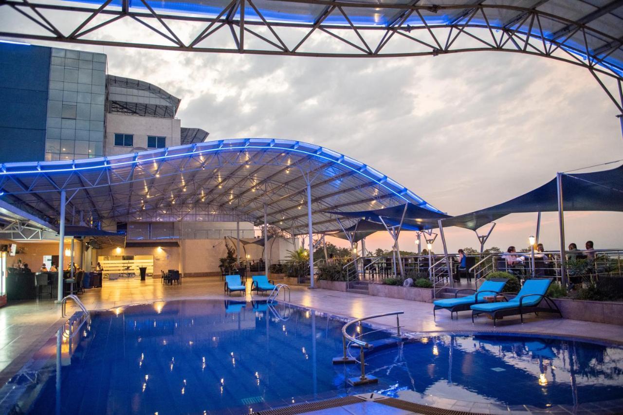 Acacia Premier Hotel Кисуму Екстериор снимка