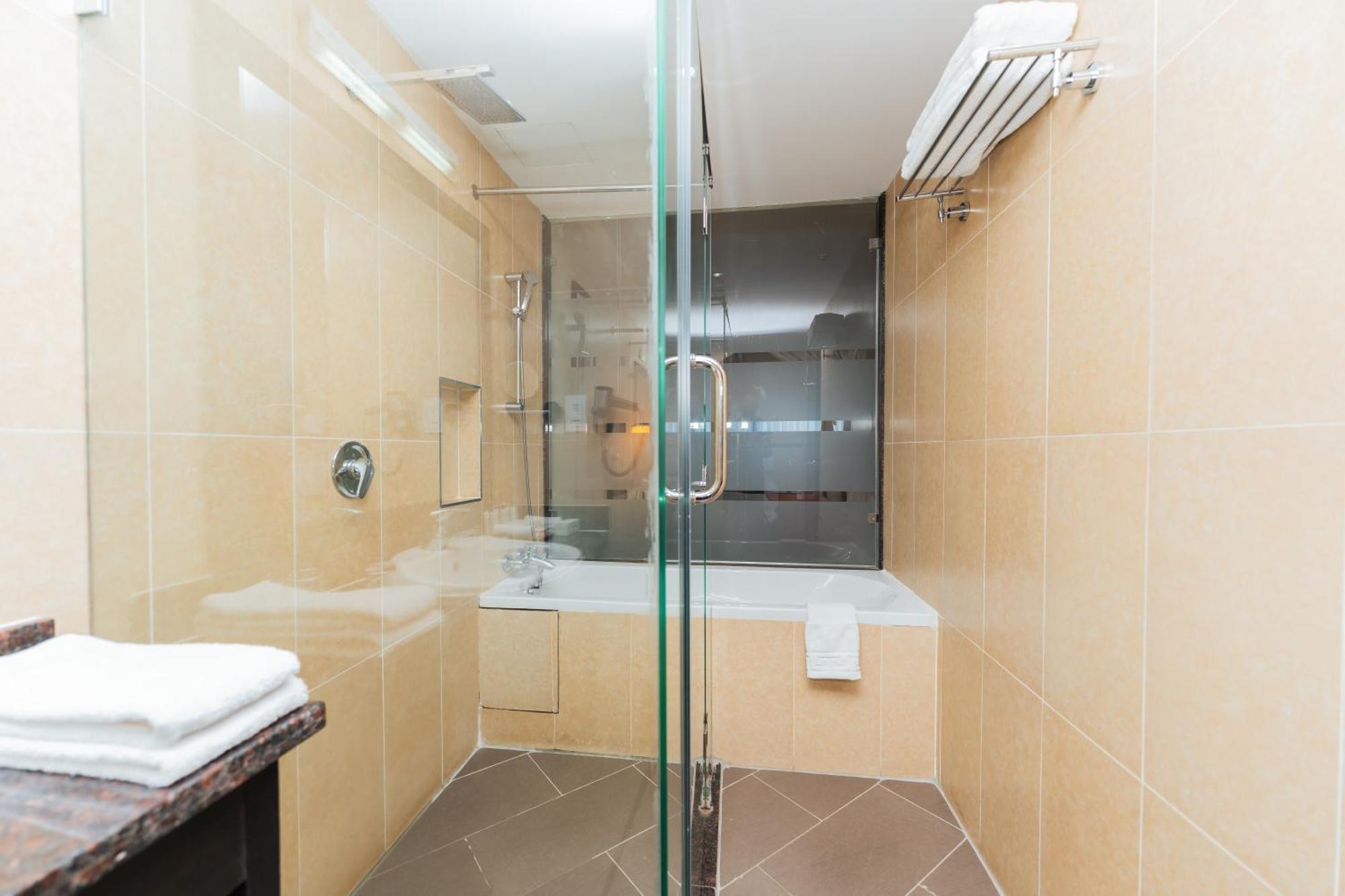 Acacia Premier Hotel Кисуму Екстериор снимка