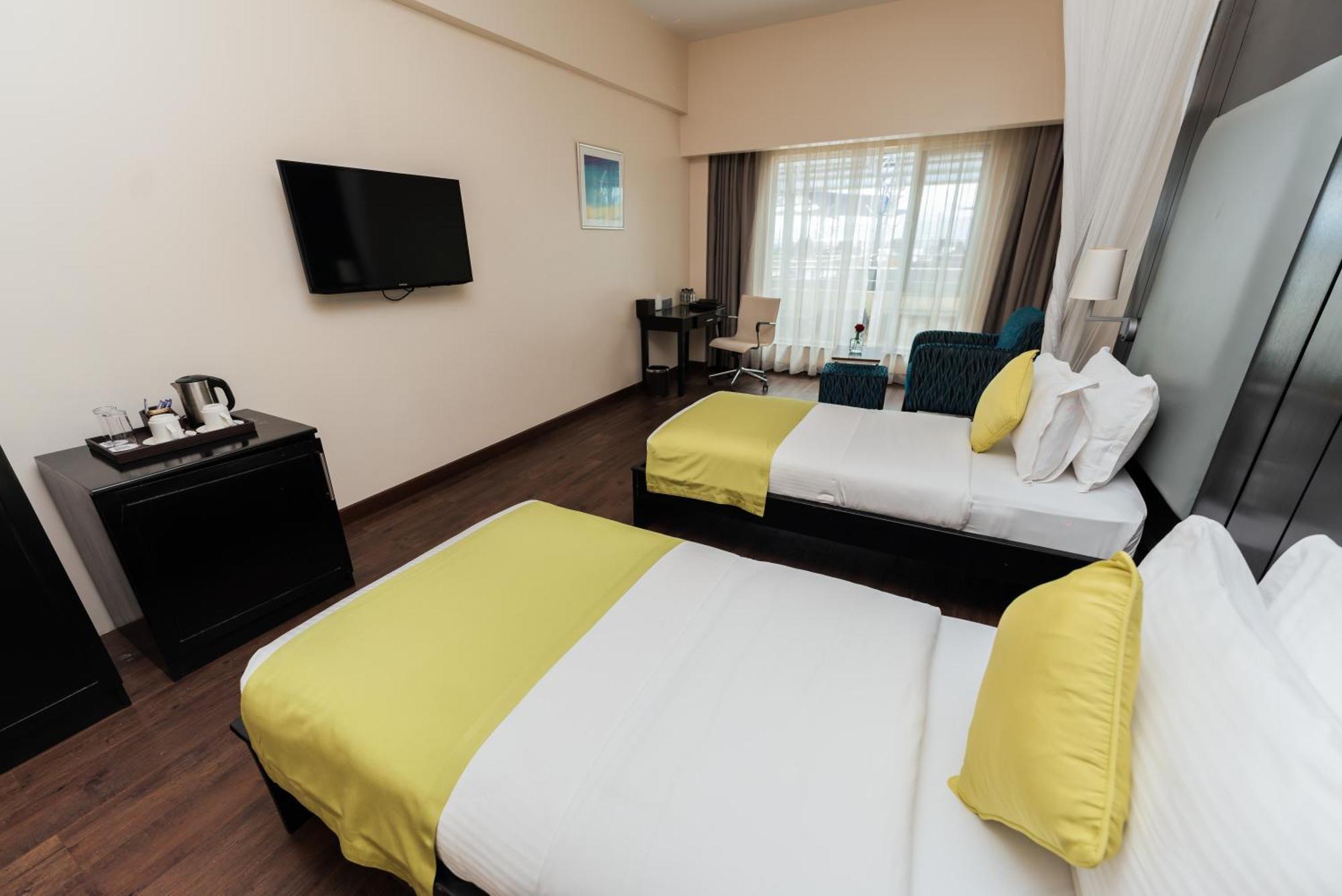 Acacia Premier Hotel Кисуму Екстериор снимка