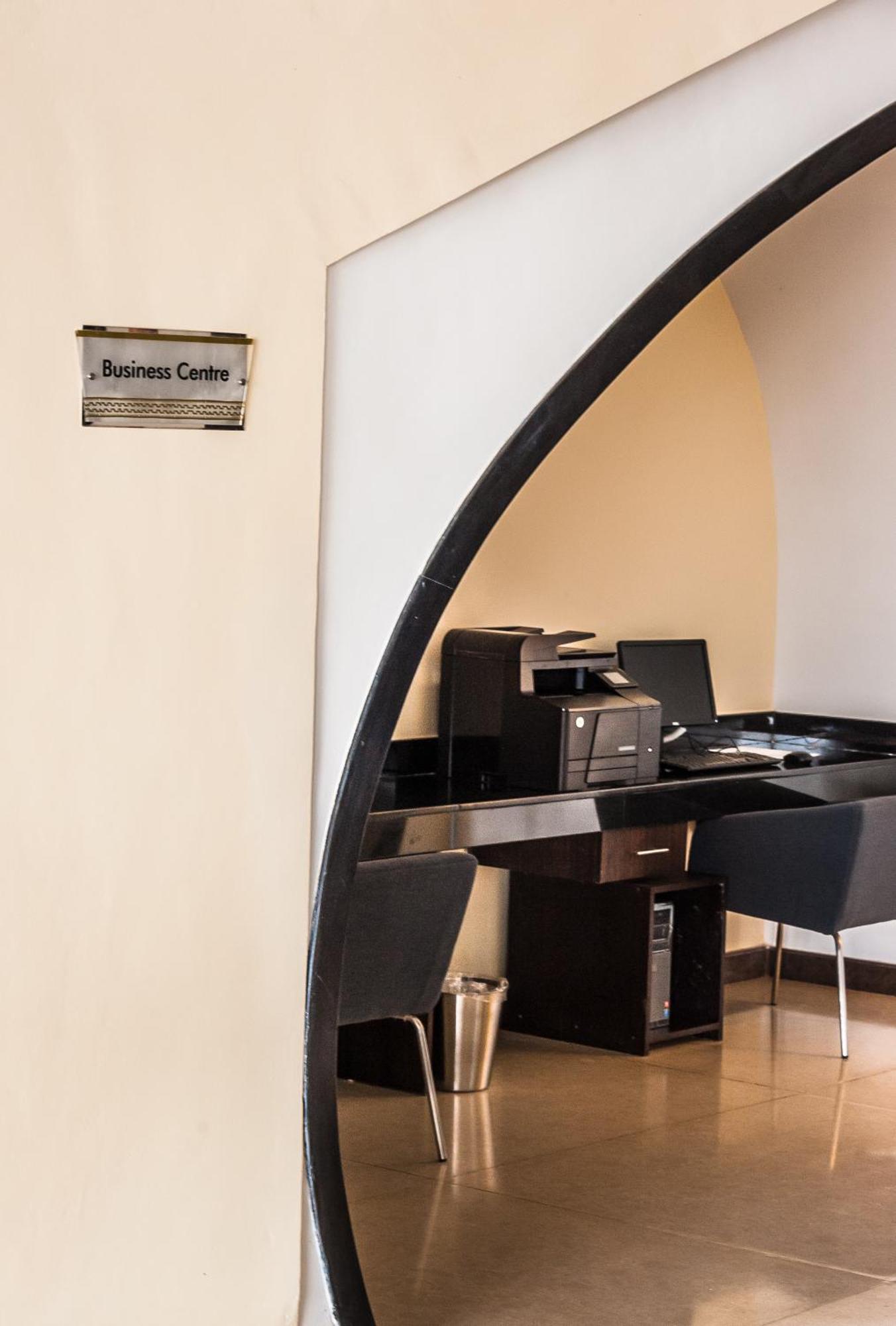 Acacia Premier Hotel Кисуму Екстериор снимка
