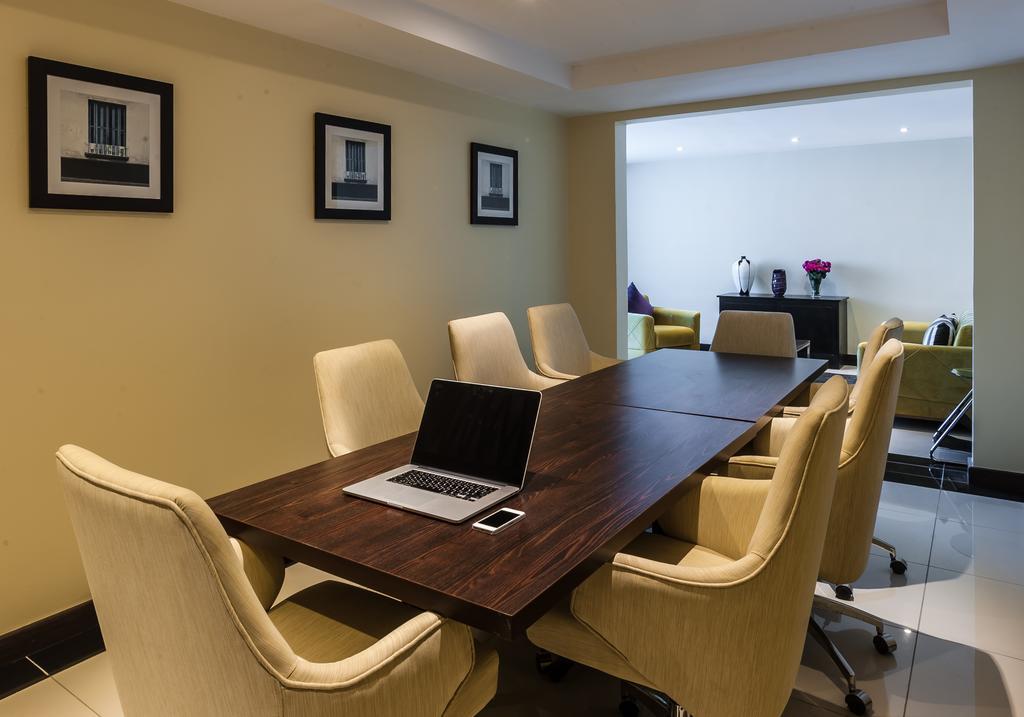 Acacia Premier Hotel Кисуму Екстериор снимка