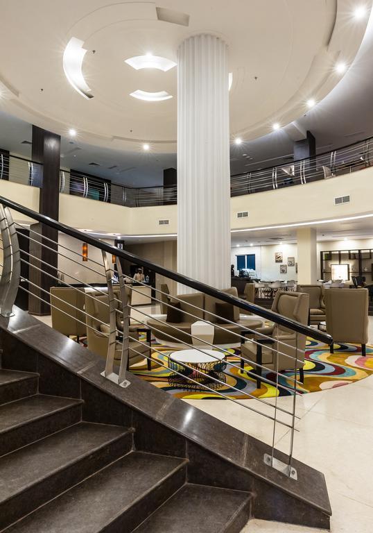 Acacia Premier Hotel Кисуму Екстериор снимка