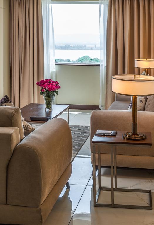 Acacia Premier Hotel Кисуму Екстериор снимка