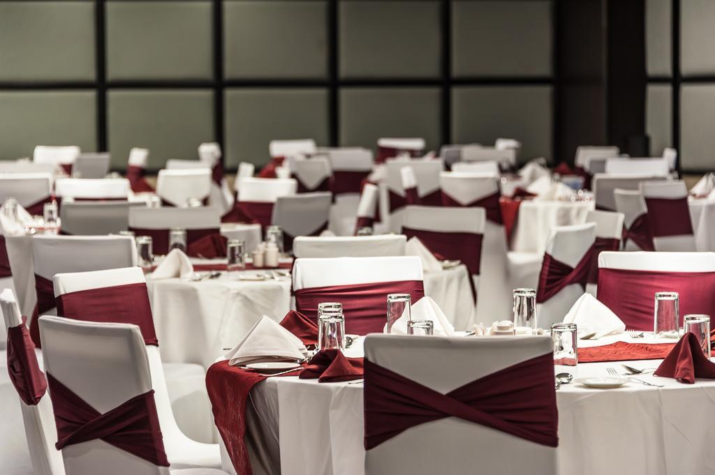 Acacia Premier Hotel Кисуму Екстериор снимка